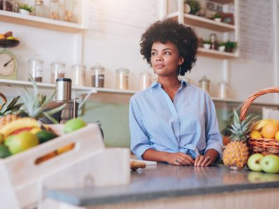 confident-young-female-juice-bar-employee-PE8N2ZQ.jpg
